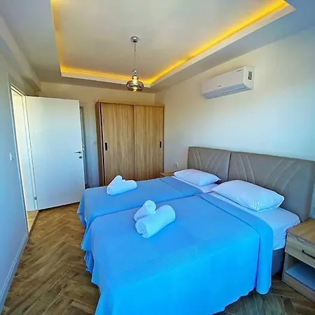 Paris A Villa, Oezel Havuzlu, * 费特希耶