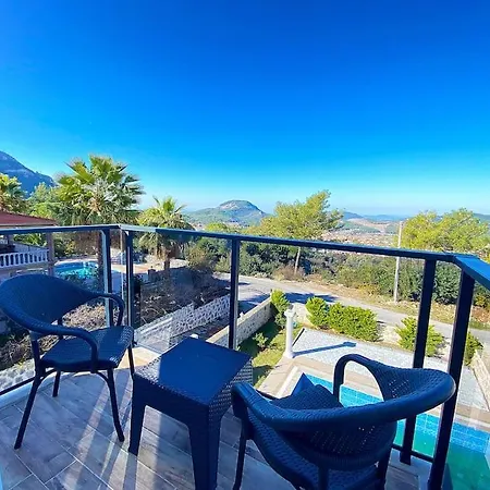 Paris A Villa, Oezel Havuzlu, *