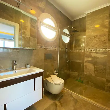 Paris A Villa, Oezel Havuzlu, Villa