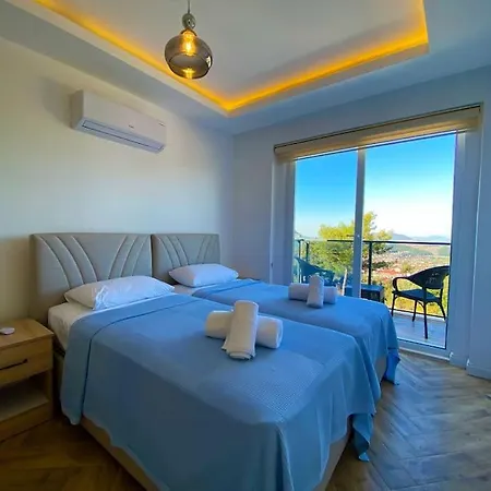 Paris A Villa, Oezel Havuzlu, * Φετιγιέ