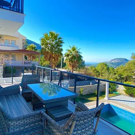 Paris A Villa, Oezel Havuzlu, Βίλα *